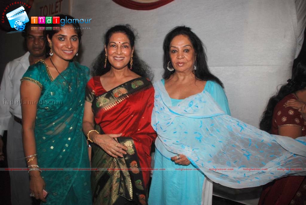 Shaan, Moushmi Chaterjee,Rupa Ganguly at Durga pooja Event hd photo